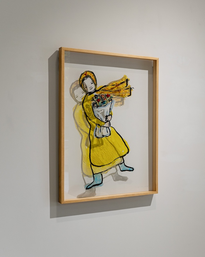 최근에 대도시에서 전원으로 이사를 왔다. 건물이 빼곡하지 않고 인적이 뜸한 이곳에서 낯선 것을 꽤 많이 만난다. 하늘, 바람, 구름, 어두움, 별, 비와 눈 등 전에는 그다지 인상적이지 않던 것들이 여기서는 뭔가 다르게 다가오는데 여유를 두고 바라보면 이들과의 거리가 좁혀진다. 산과 들에 핀 각종 꽃과 나무들, 새와 곤충과 이것들의 소리, 고라니, 어쩌다 뱀까지. 언제부터인가 야생 고양이들이 우리 집 뜰에 들락거리더니 그중 하나가 아예 눌러앉은